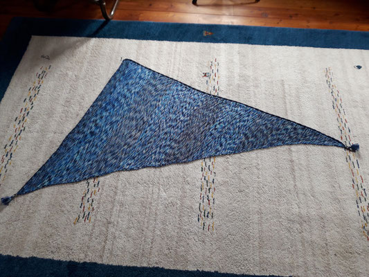 verfügbar, 80cm x 200cm, sehr leichtes, luftiges Tuch