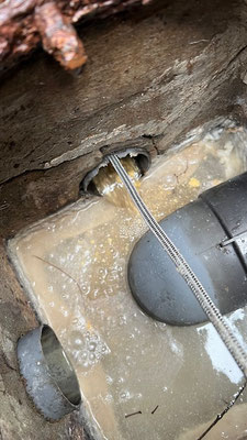 横に走る配管が１８メートルの喰圧洗浄作業