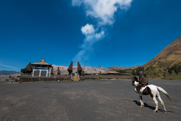 Kloster Pura Luhur Poten am Fusse des Bromo