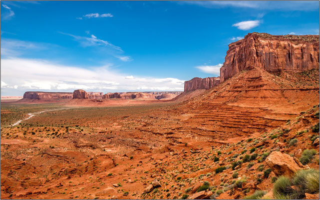 Monument Valley Navajo Tribal Park (confine Utah/Arizona): in questa immensa riserva indigena (70 mila km²) vive la popolazione dei Navajo - © Massimo Vespignani