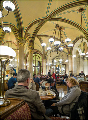 Vienna: il leggendario Café Central che fu abituale ritrovo di letterati - © Massimo Vespignani
