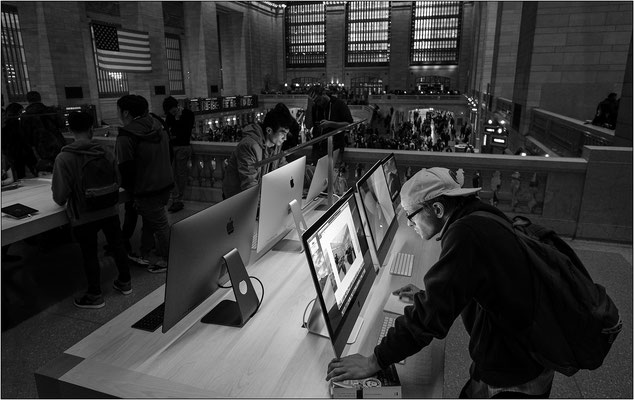 New York City: il nuovo Apple Store aperto all'interno del Grand Central Terminal - © Massimo Vespignani