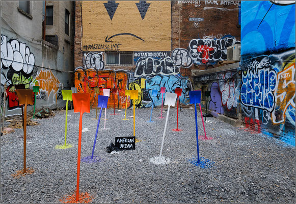 Installazione di street art nel quartiere East Village - © Massimo Vespignani