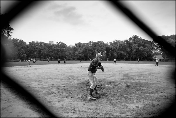 Uno dei tanti campi di baseball a Central Park, non solo polmone verde della metropoli ma anche vera e propria palestra e playground a cielo aperto - © Massimo Vespignani