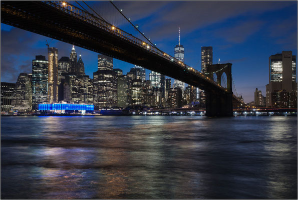 New York City: il Brooklyn Bridge e lo skyline di Manhattan - © Massimo Vespignani