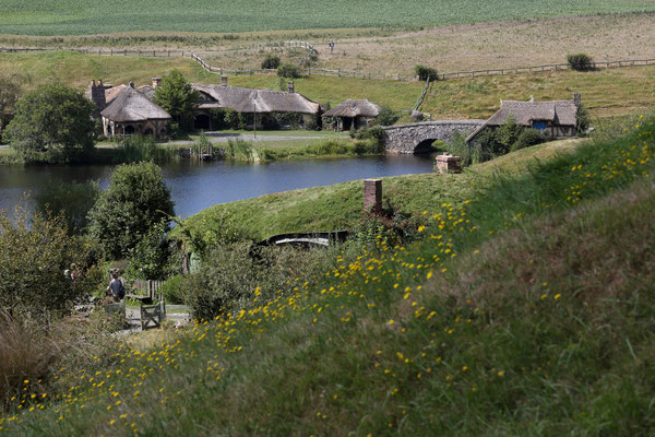 Hobbiton Movie Set