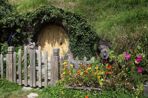 Hobbiton Movie Set