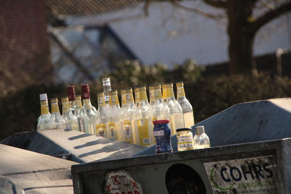 Uschi Kouhl: Sortierte Müllentsorgung