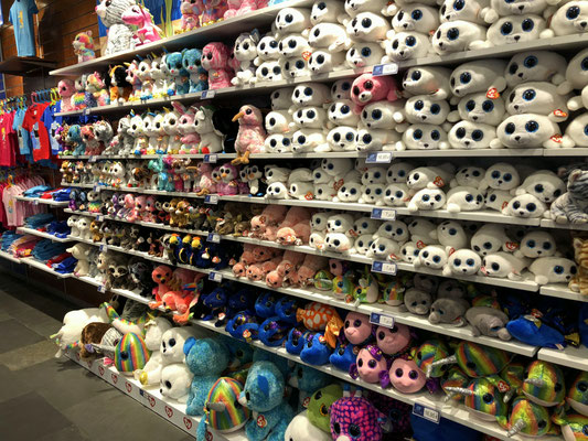 Beanie Boo stand aquarium Barcelona Spain