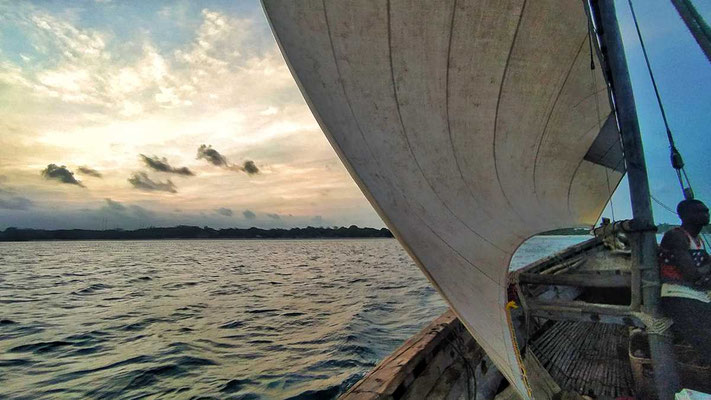 tansania kilwa masoko the slow leopard hostel kilwa sunset cruise