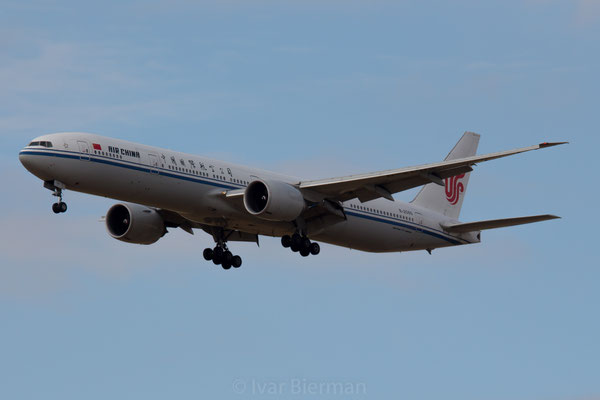 Air China Boeing 777-300 B-2085