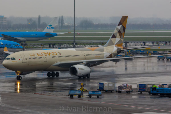 Etihad Airways Airbus A330-300