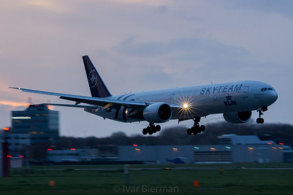 KLM, Boeing 777-300, PH-BVD, Skyteam livery