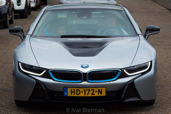 BMW I8 head-on