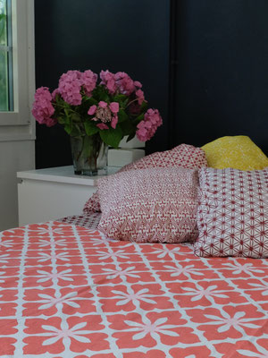 ⁠Blockprint blanket handcrafted in Delhi's Paharganj, made from organic cotton.