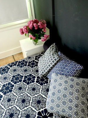 ⁠ ⁠Organic cotton blockprint blanket with handprinted design, crafted in Delhi.