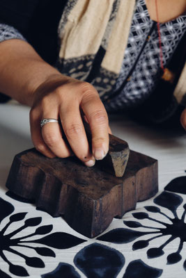 Blockprint workshop / studio Paharganj / Delhi. We offer day workshops for tourist, teacher & students.