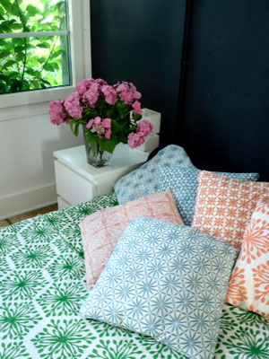 Blockprint bed cover, the perfect light size for travelleing. 
