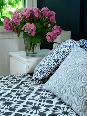  ⁠Handprinted organic cotton blanket with blockprint pattern, crafted in Delhi's Paharganj.
