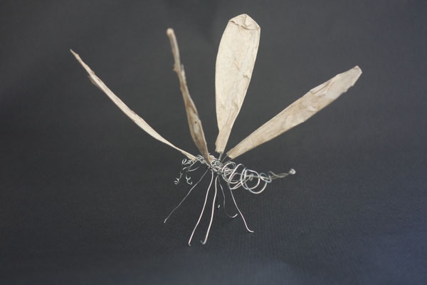 Libelle Draht und Papier