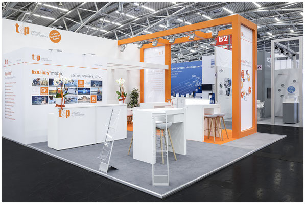 Messestand in weiss und orange