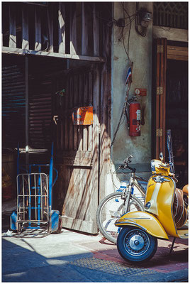 Straßenszene in Thailand – Alltag und Kultur im Fokus.