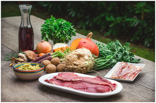 Outdoor Food-Fotografie mit Fleisch und Gemüse