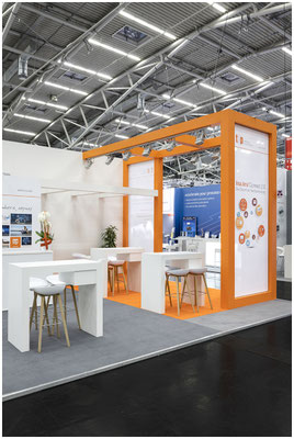 Messestand in Orange