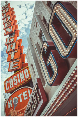 Verblasstes Neon-Schild in Las Vegas – Nostalgie zwischen Glanz und Verfall.