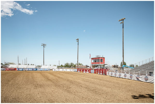 Spuren im Sand – die Arena erzählt von Action und Tradition.