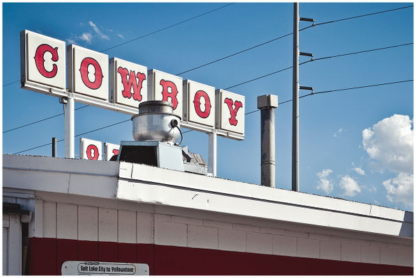 Tankstelle wie eingefroren in der Zeit – Americana in seiner reinsten Form.