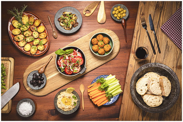 Foodstyling im Studio diverse Vorspeisen schön dekoriert