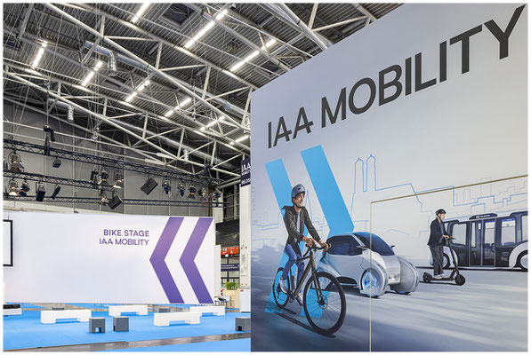 Großzügiger Messestand – fotografiert auf der IAA - Messe München. 