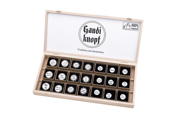 Freisteller eines traditionellen Gaudiknopfs – Produktfotografie für Online-Shop.