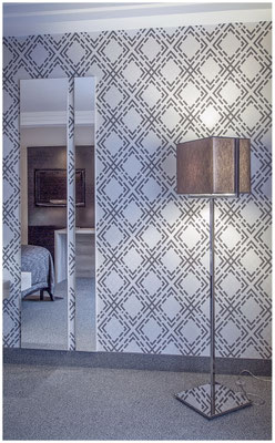 Stimmungsvolle Aufnahme eines Hotelzimmers – moderne Interiorfotografie für Hospitality-Marketing.