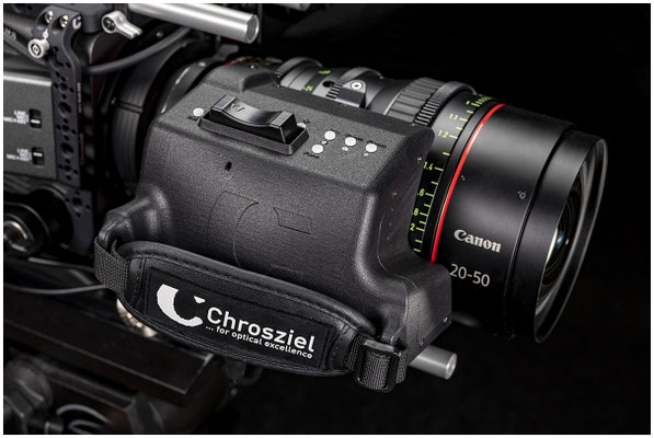 Highend Cine Optik von Canon mit Chrosziel Motor vor schwarzem Hintergrund fotografiert