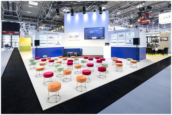 Großzügiger Messestand – fotografiert auf der Messe München.