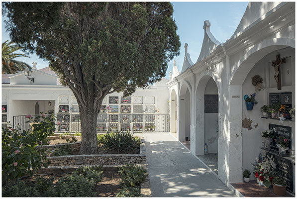 Spanischer Friedhof – Tradition trifft Vergänglichkeit.