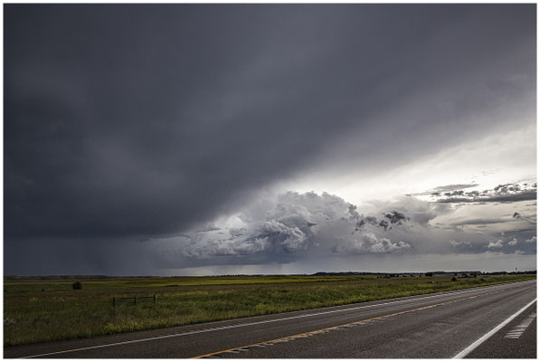 Bedrohliche Wolkenformation – Montana-Landschaft wie aus einem Western.