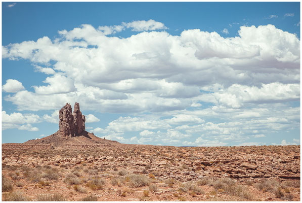 Weite Landschaft im Westen - New Mexico– endloser Horizont, filmisch und still.
