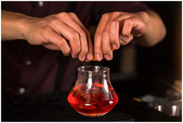 Cocktailaufnahme mit frischen Zutaten – moderne Getränkefotografie für Social Media.