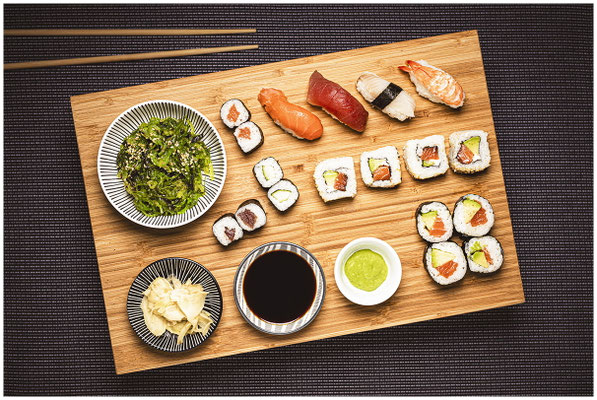 Sushi auf Holz Platte 