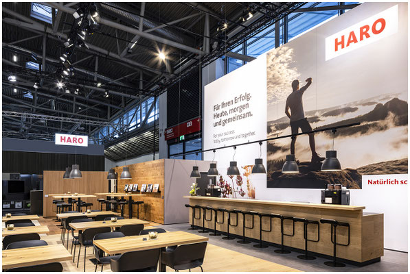 Großzügiger Messestand – fotografiert auf der Messe München.