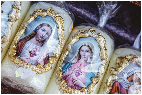 Souvenirladen rund um die Gnadenkapelle – Sakrales im Alltag.