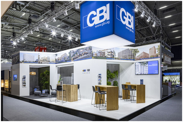 Panorama-Aufnahme eines kompletten Messestands – Messefotografie mit Weitwinkelperspektive. Expo Real München