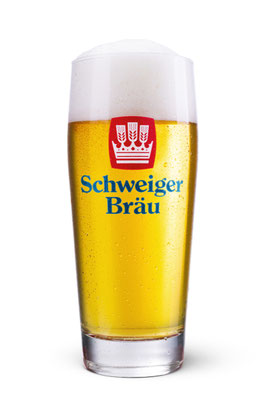 Schweiger Bräu Helles im Bierglas freigestellt für Werbung mit neuem Logo