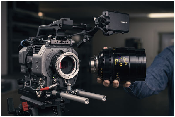 Detailaufnahme eines Cine-Objektivs – Technikfotografie für Hersteller und Shops.