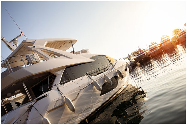 Boote im Hafenbecken – maritimes Leben am Mittelmeer.