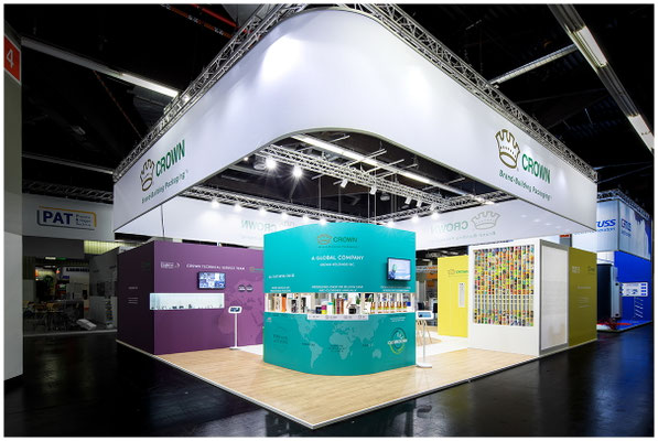 Premium-Messestand mit Markeninszenierung – fotografisch festgehalten auf der Messe Nürnberg