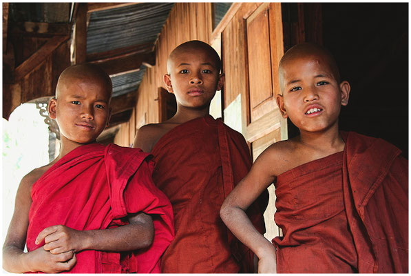 Porträt Mönche in Myanmar – Ruhe und Spiritualität im Bild.